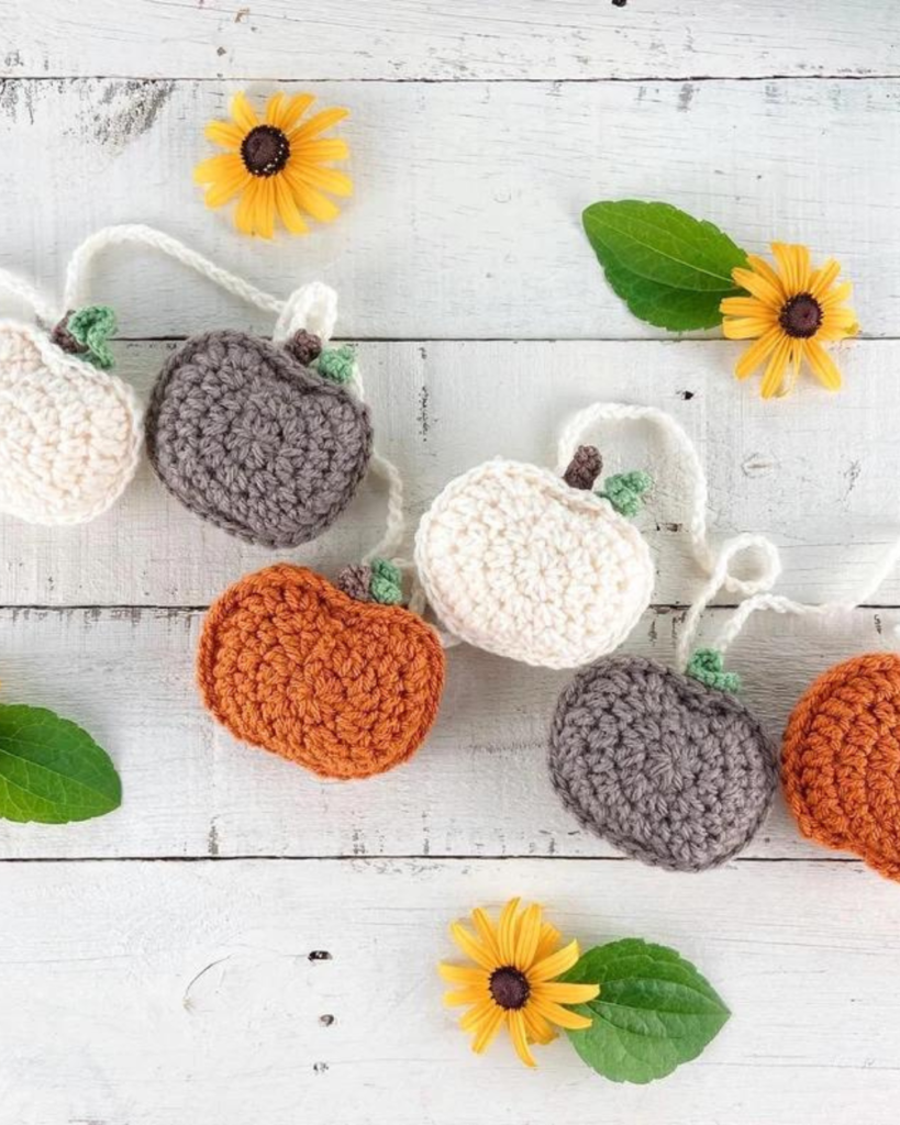 crochet amigurumi pumpkin garland