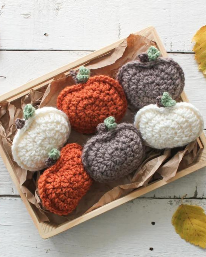 crochet amigurumi pumpkin garland