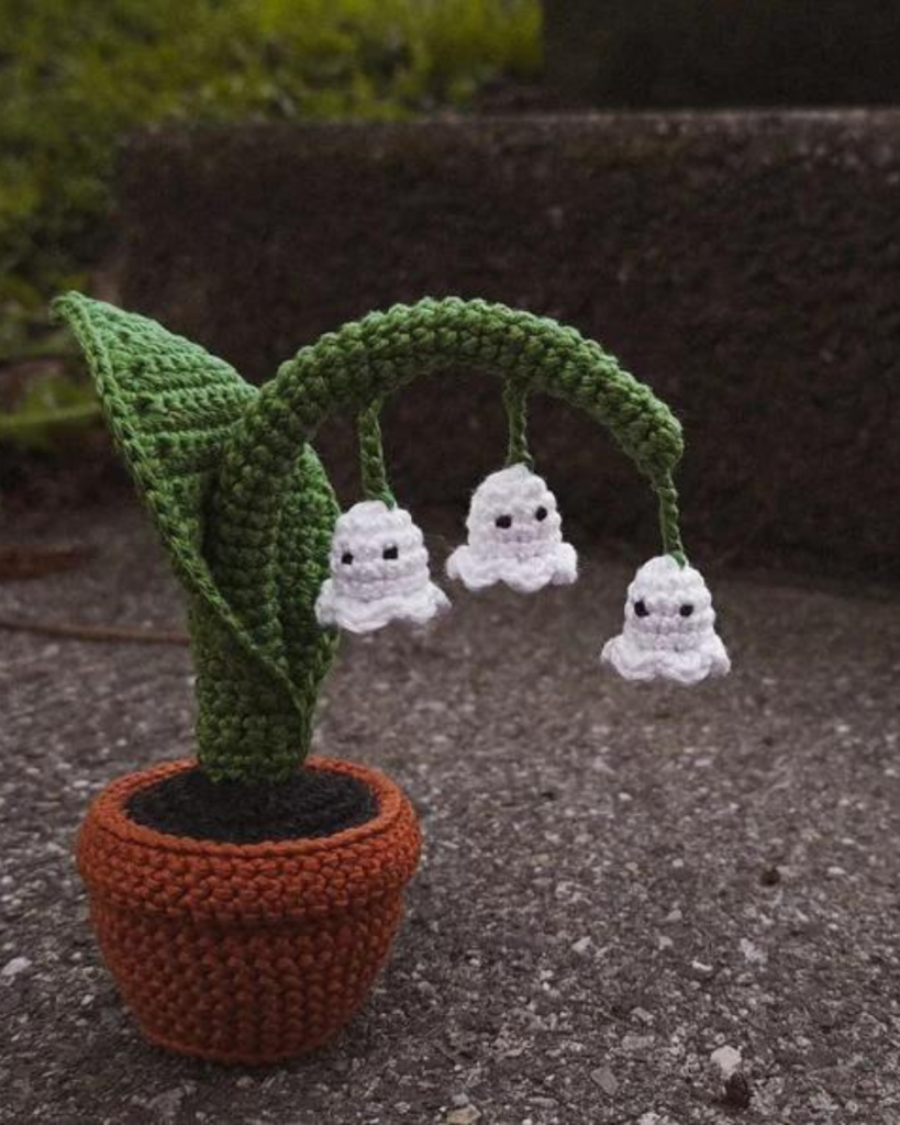 crochet ghost flower plant
