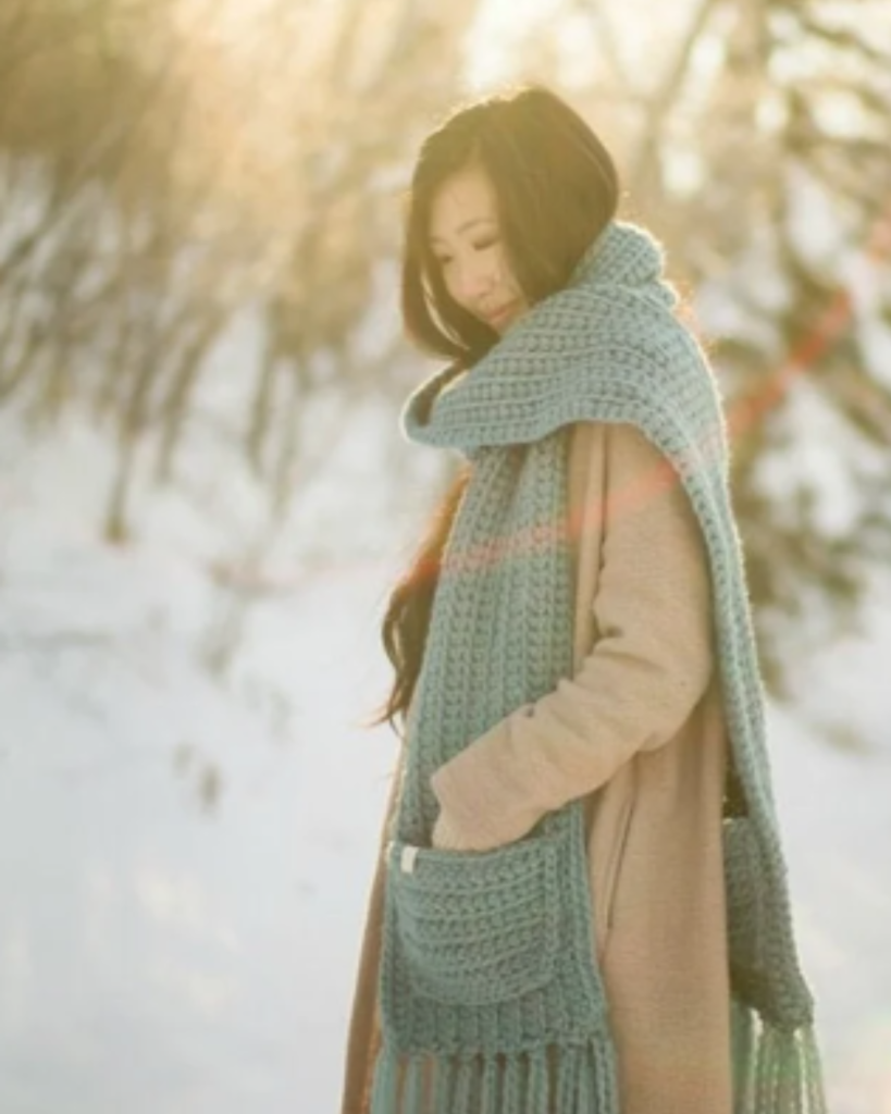 blue crochet scarf with pockets