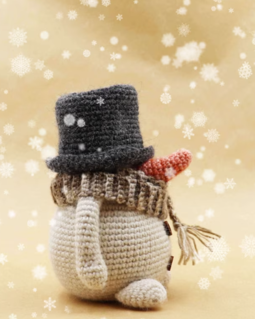 crochet christmas amigurumi snowman sitting down
