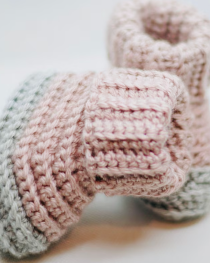 easy crochet baby booties – a quick crochet baby gift idea