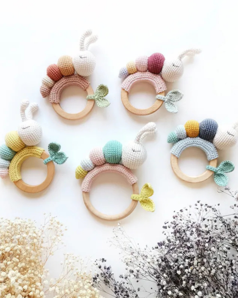 beginner crochet baby rattle – quick and easy baby project