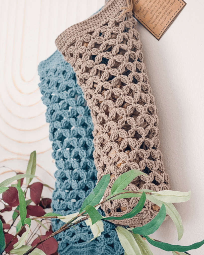 Crochet bag dispenser for storing and dispensing plastic grocery bags